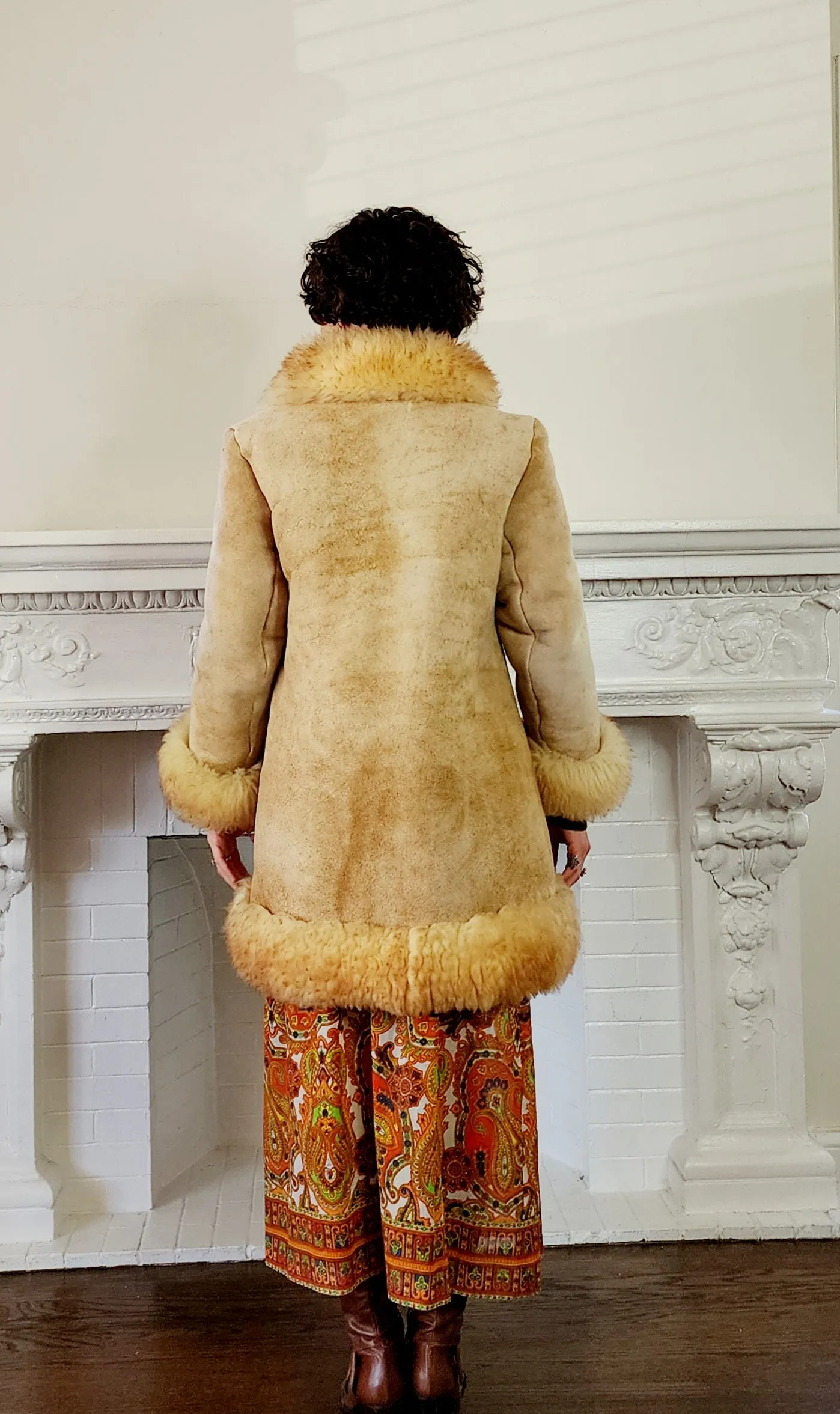 70s 60s Afghan Coat in Beige Suede & Shearling, Gold Chain Closure Medium