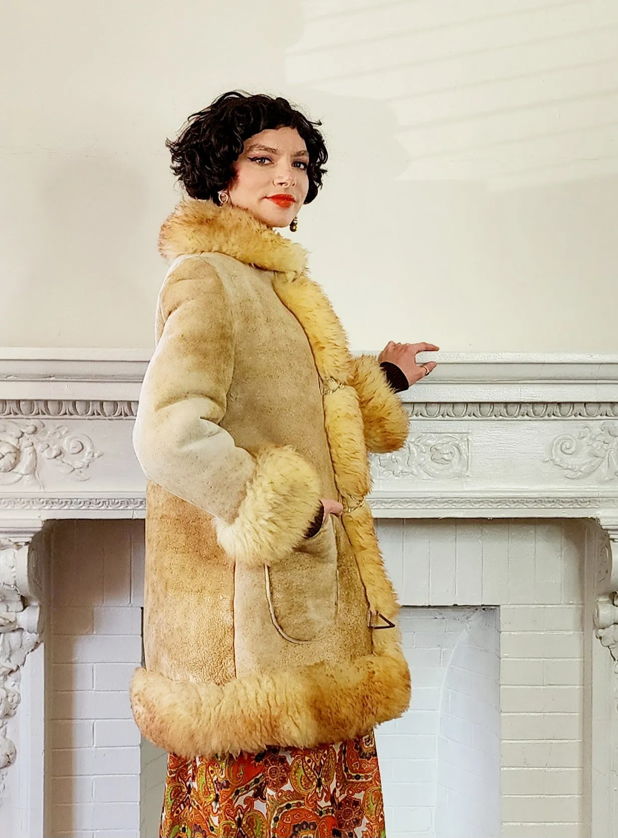 70s 60s Afghan Coat in Beige Suede & Shearling, Gold Chain Closure Medium