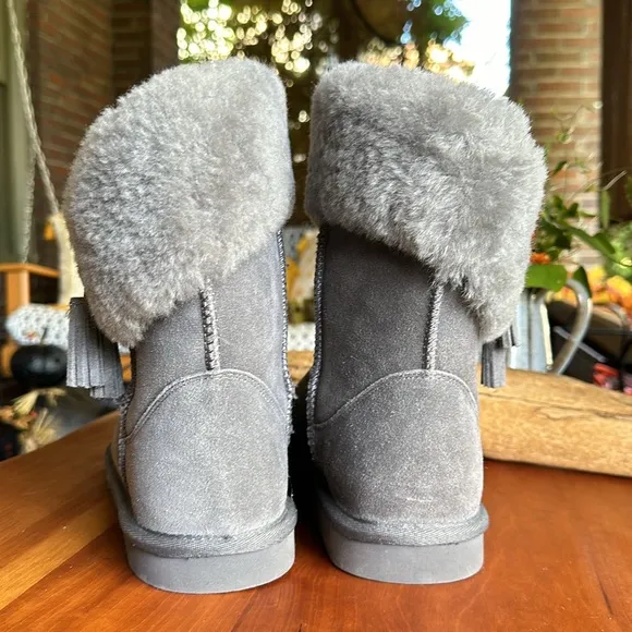 Aspen grey suede shearling lined calf boot w/tassel detail. Size 9
