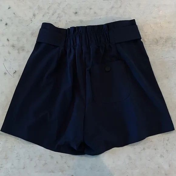 Athleta Navy SKYLINE SHORT II NWT | size 2