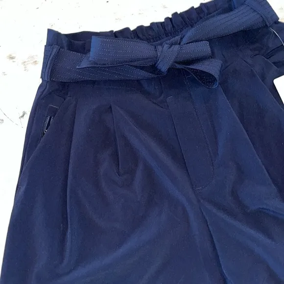 Athleta Navy SKYLINE SHORT II NWT | size 2