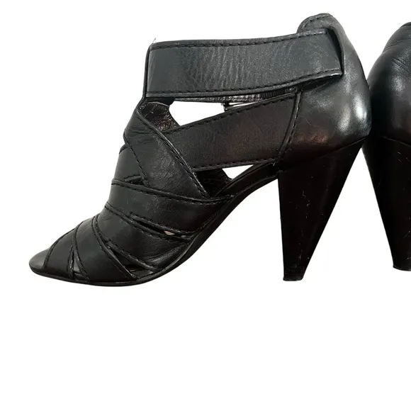 BLACK COACH Harah size 6.5 good to great condition