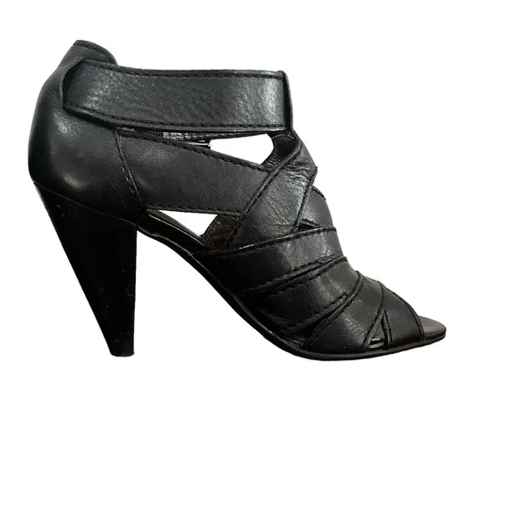 BLACK COACH Harah size 6.5 good to great condition
