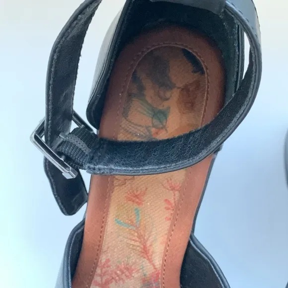 B.O.C. Galliana Black Sandals with Faux Wooden Heel