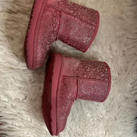 Classic II Glitter Leopard Boot