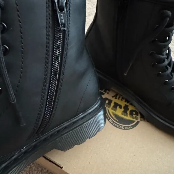 Dr. Martens 1460 Serena Mono fleece lined