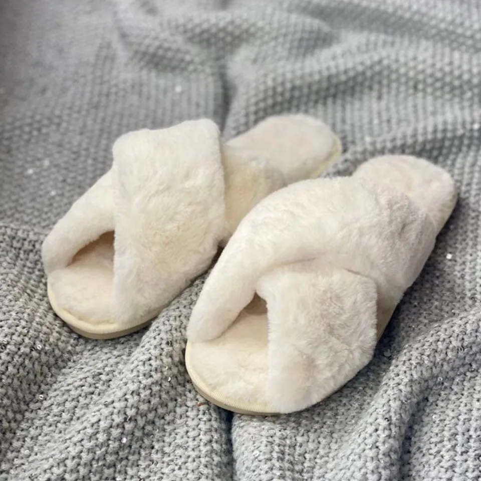 Evie White Fluffy Slippers