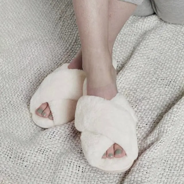 Evie White Fluffy Slippers
