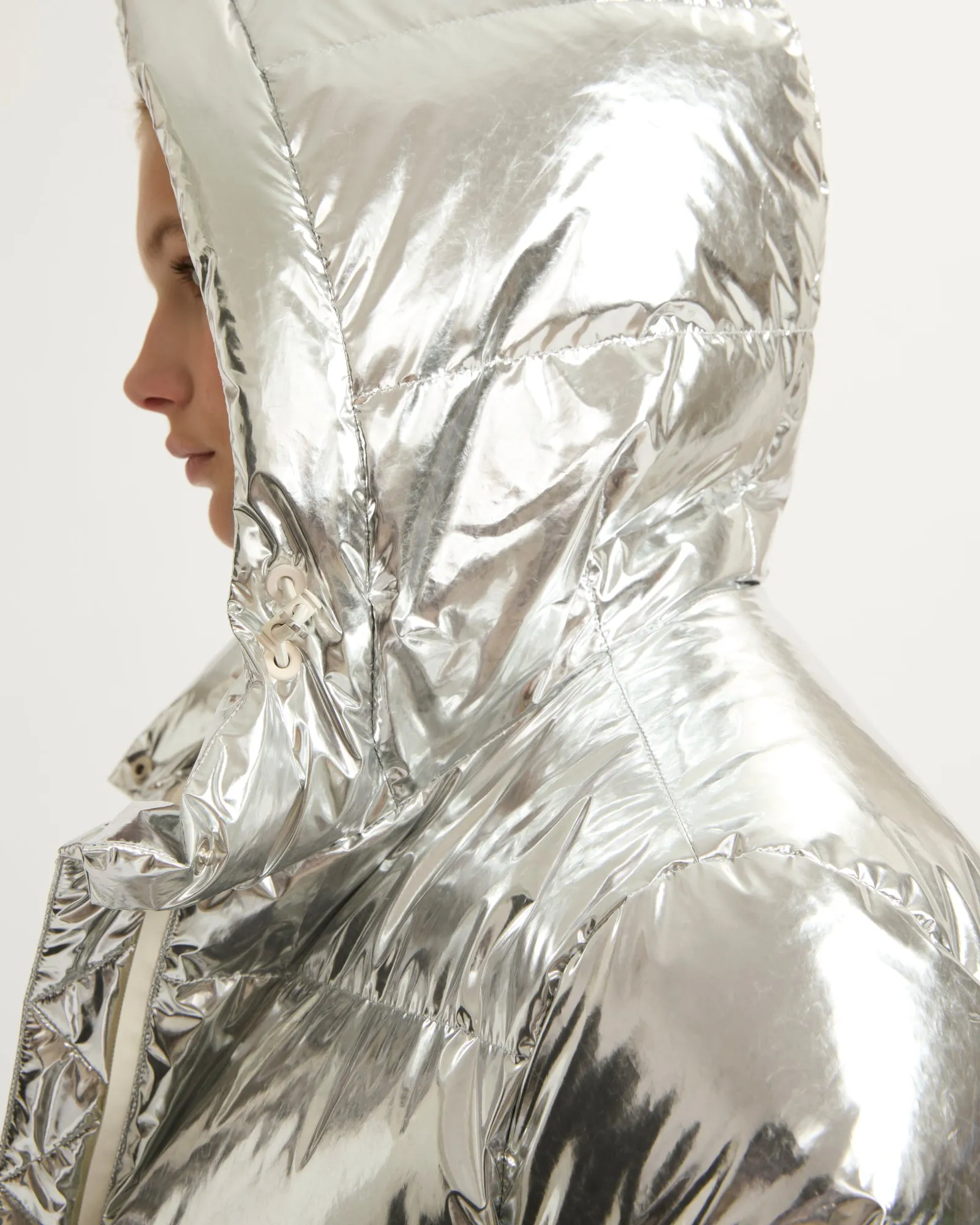 Hooded down jacket in shiny laminated nylon after ski