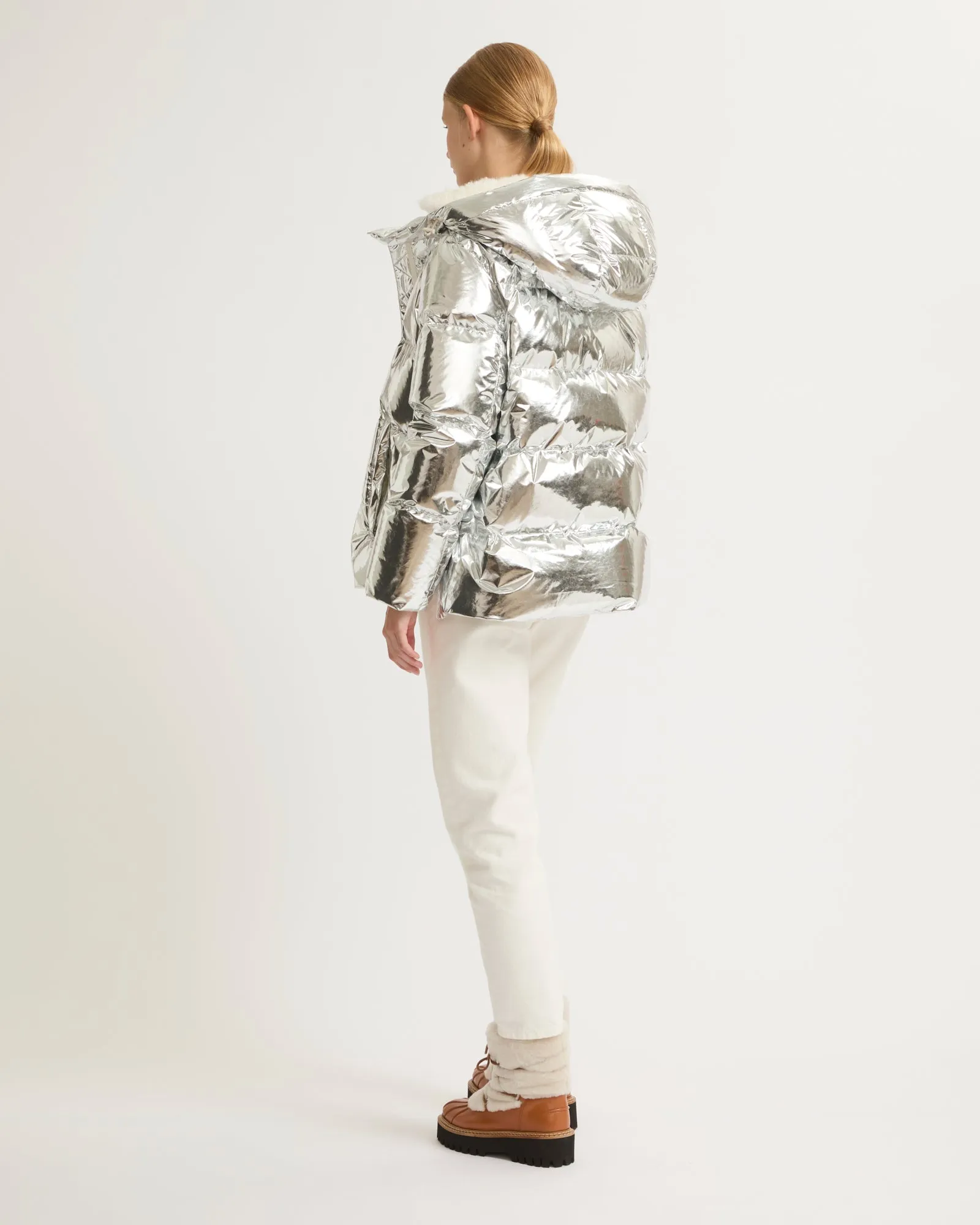 Hooded down jacket in shiny laminated nylon after ski