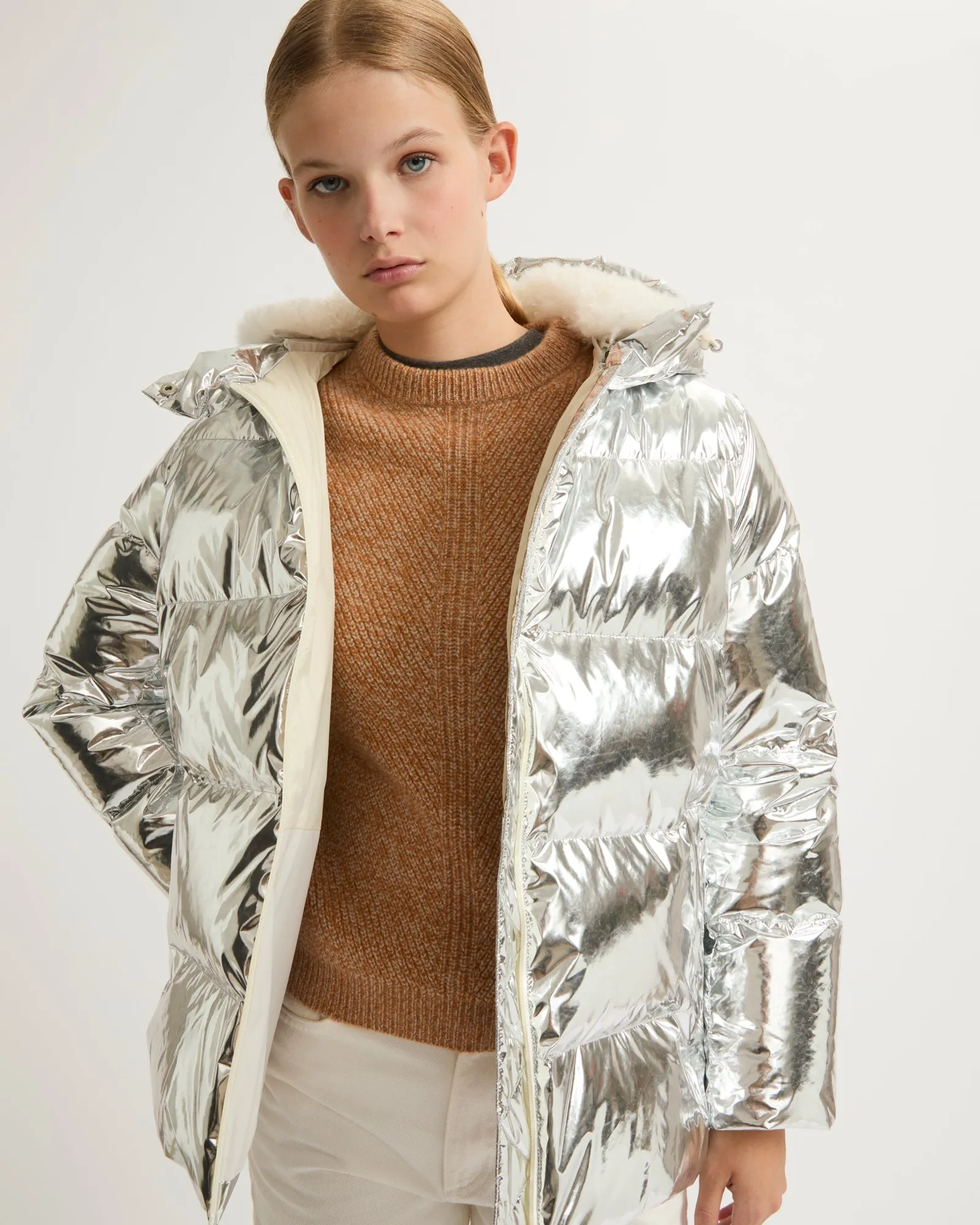 Hooded down jacket in shiny laminated nylon after ski