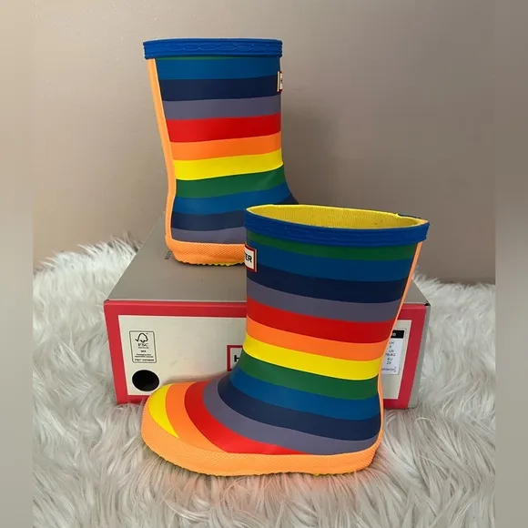 {{Hunter} Classic Waterproof Rain Boot in Rainbow Stripe - Toddler 7B / 8G - NWT