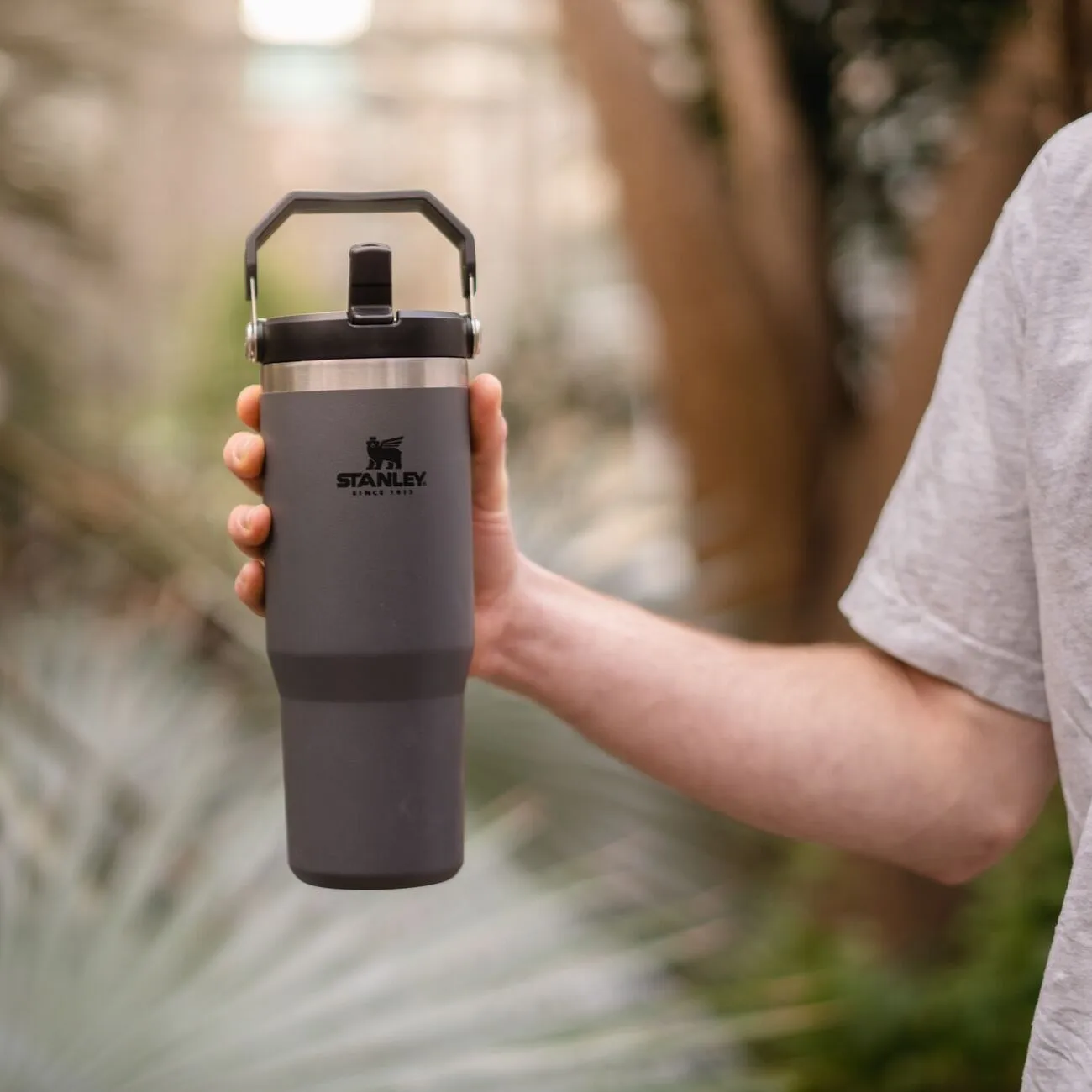 IceFlow™ Flip Straw Tumbler | 0.89L - Stanley Create