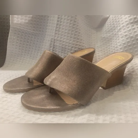 JOHNSTON MURPHY women thick heeled thong sparkle gray dressy sandals 8.5 M