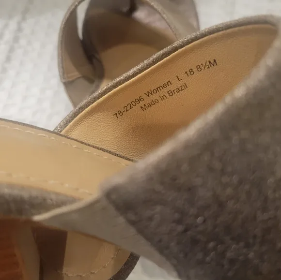 JOHNSTON MURPHY women thick heeled thong sparkle gray dressy sandals 8.5 M