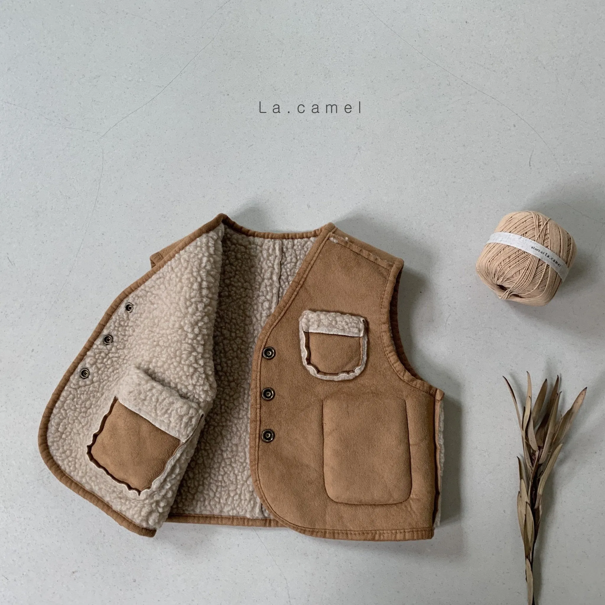 La Camel Mochi Reversible Vest