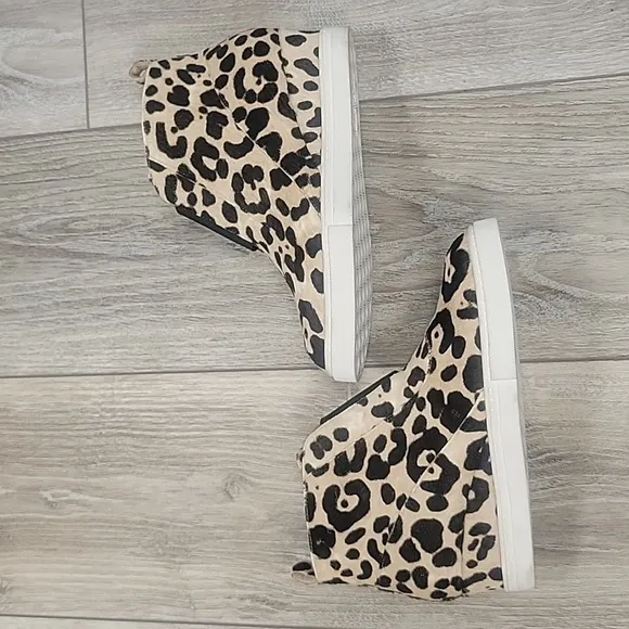 Linea Paolo Size 5 1/2 Anna Wedge Sneaker Leopard Printed Calf Hair Like New