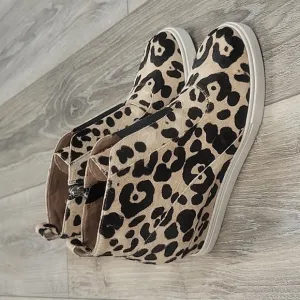 Linea Paolo Size 5 1/2 Anna Wedge Sneaker Leopard Printed Calf Hair Like New