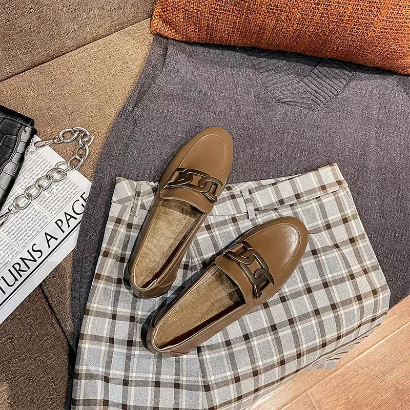 Loafers with chains for women