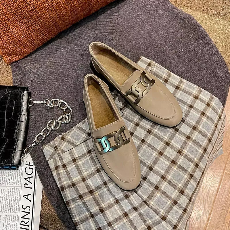 Loafers with chains for women