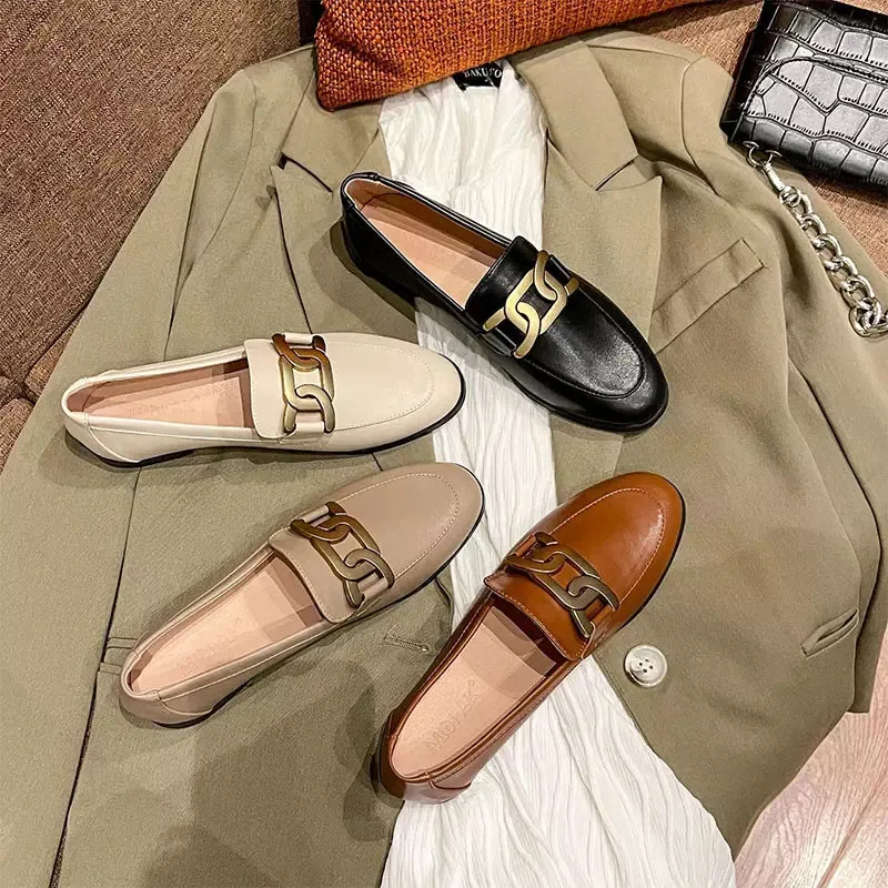 Loafers with chains for women
