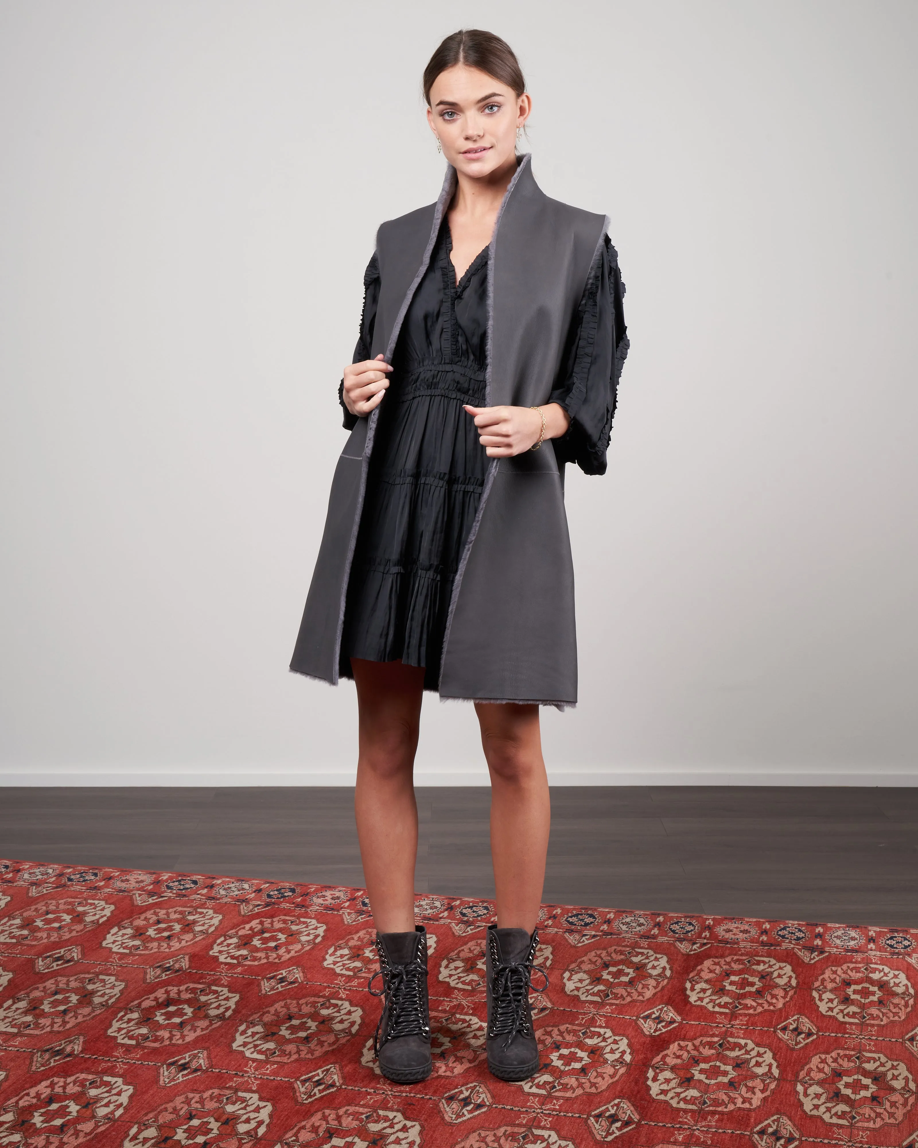 merinillo stand collar shearling gilet - grey