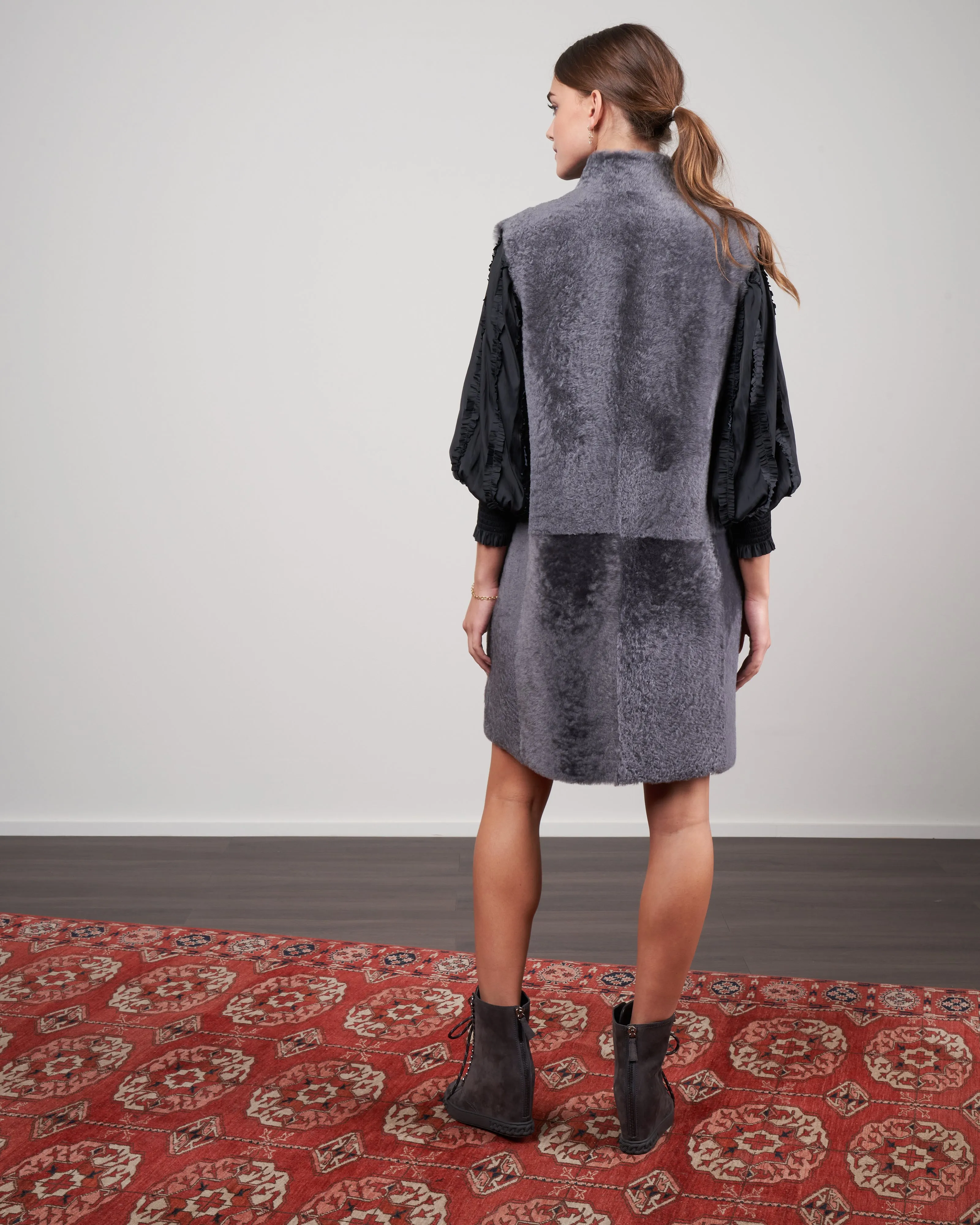 merinillo stand collar shearling gilet - grey