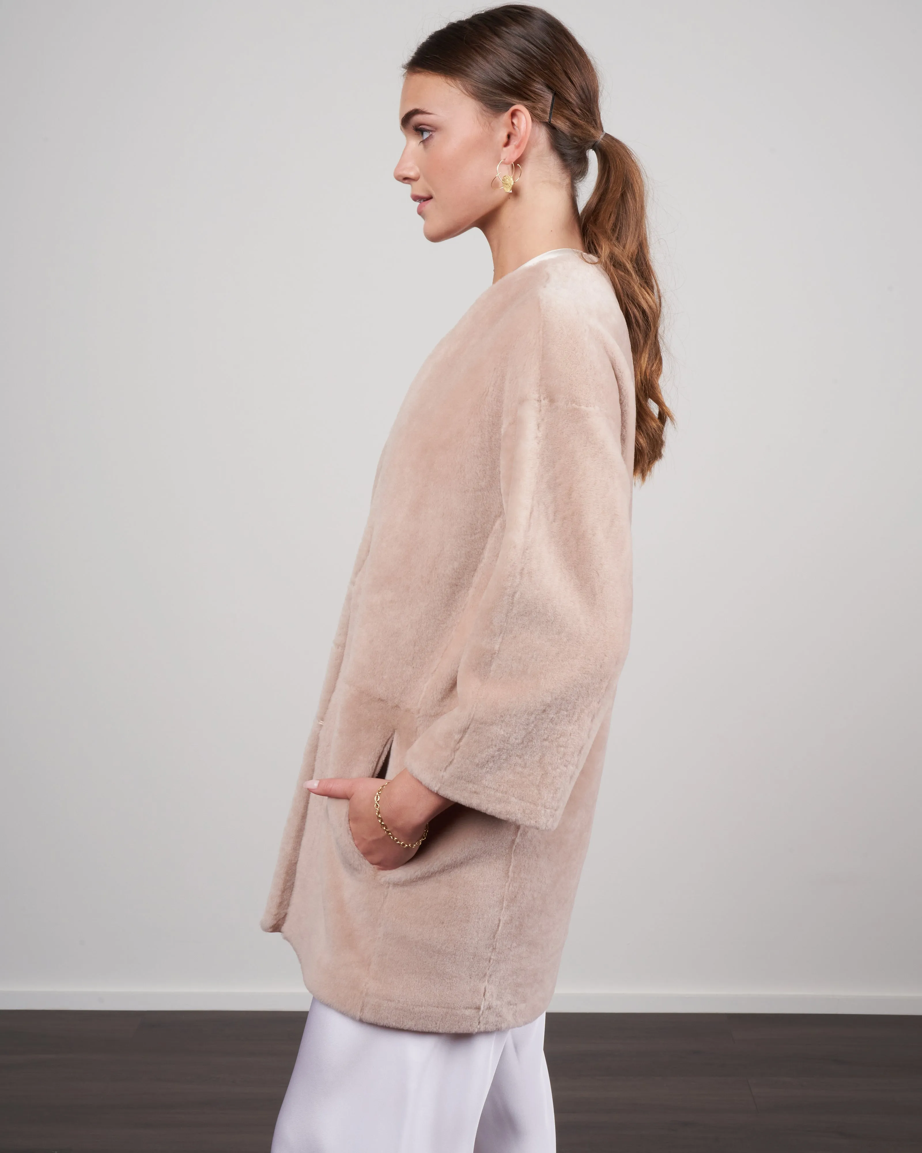 merino v-neck short shearling cardigan - beige