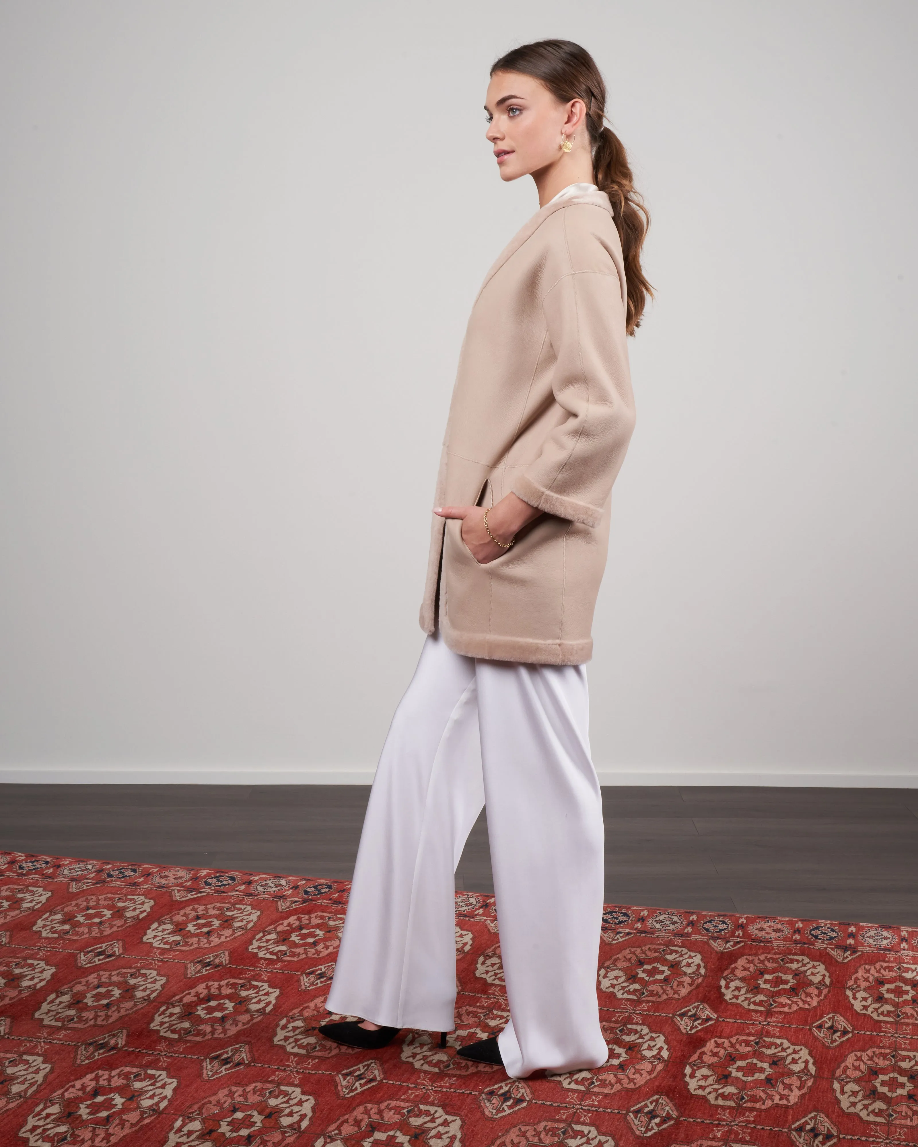 merino v-neck short shearling cardigan - beige