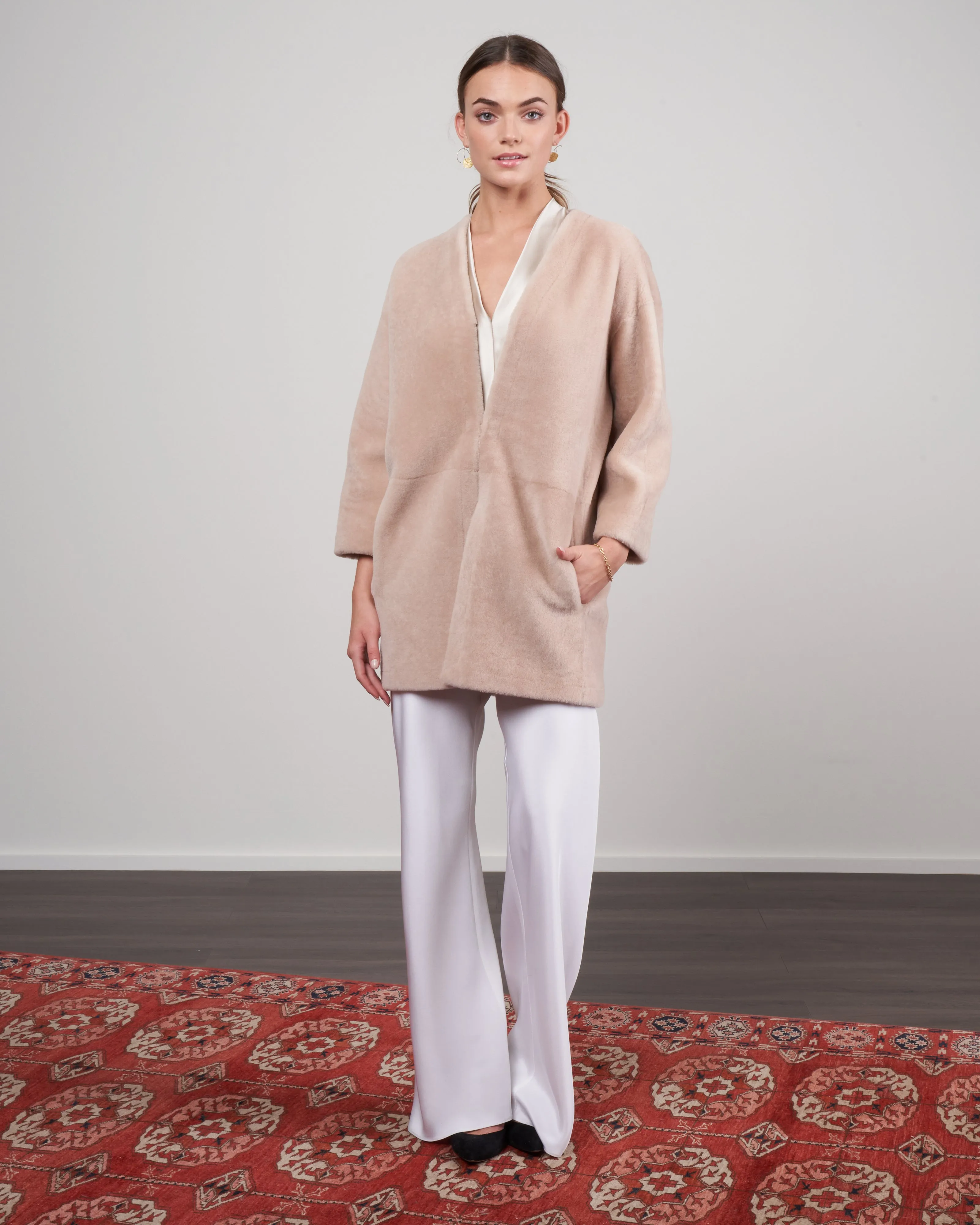 merino v-neck short shearling cardigan - beige