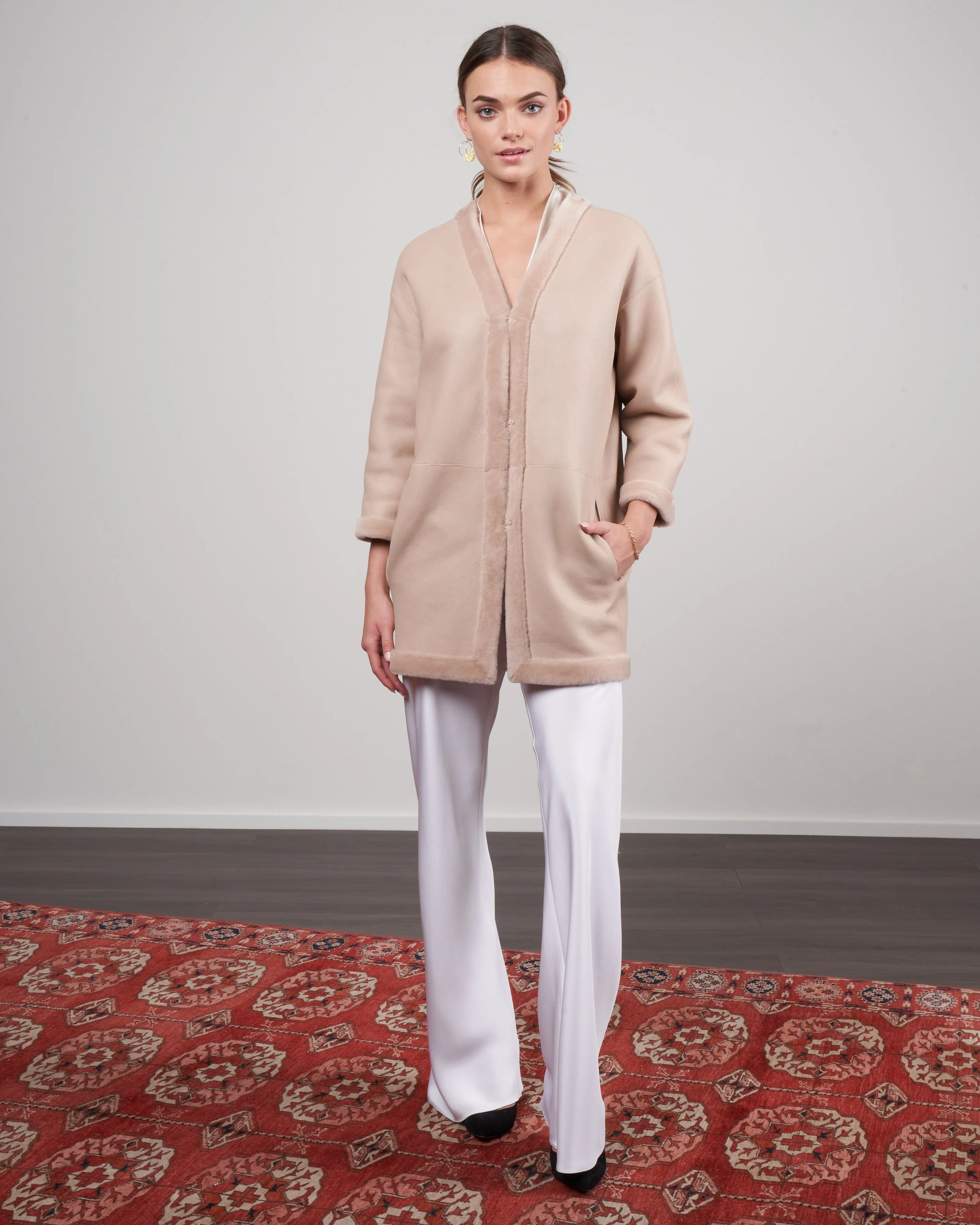merino v-neck short shearling cardigan - beige