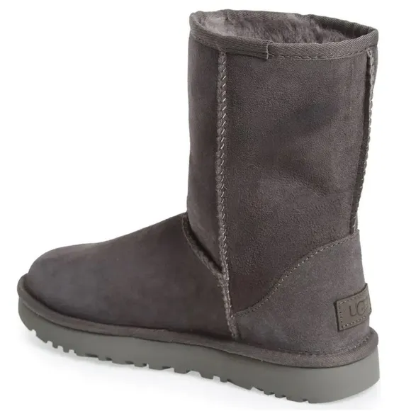 MOVING SALE UGG Sz 8 Shearling Lined Short Boot