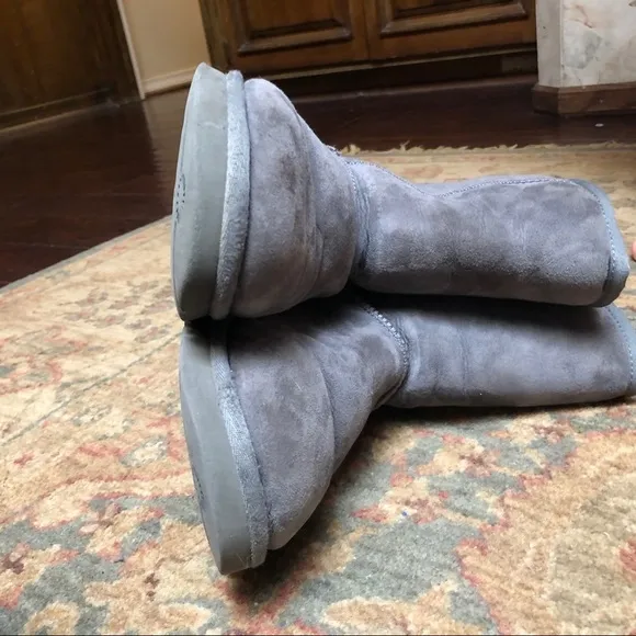 MOVING SALE UGG Sz 8 Shearling Lined Short Boot