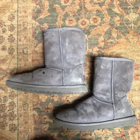 MOVING SALE UGG Sz 8 Shearling Lined Short Boot