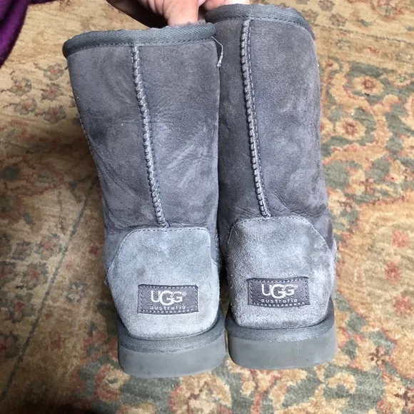 MOVING SALE UGG Sz 8 Shearling Lined Short Boot