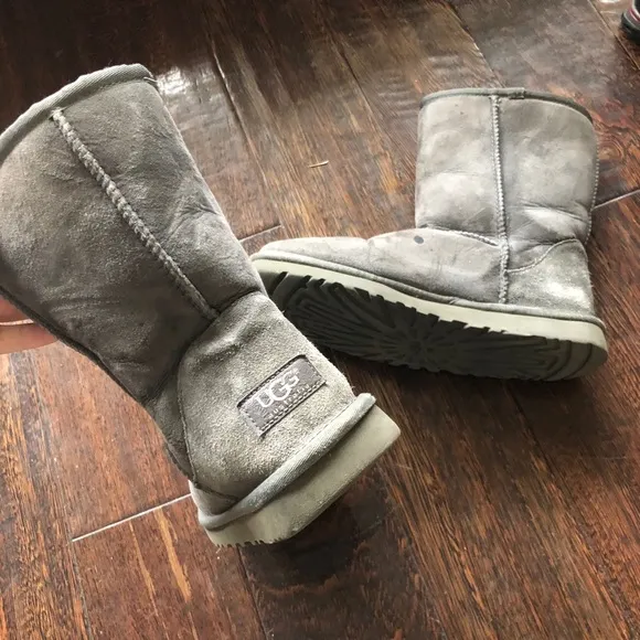 MOVING SALE UGG Sz 8 Shearling Lined Short Boot