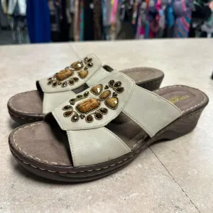Natural soul sandals 
Sz 8.5
New 
$5.00