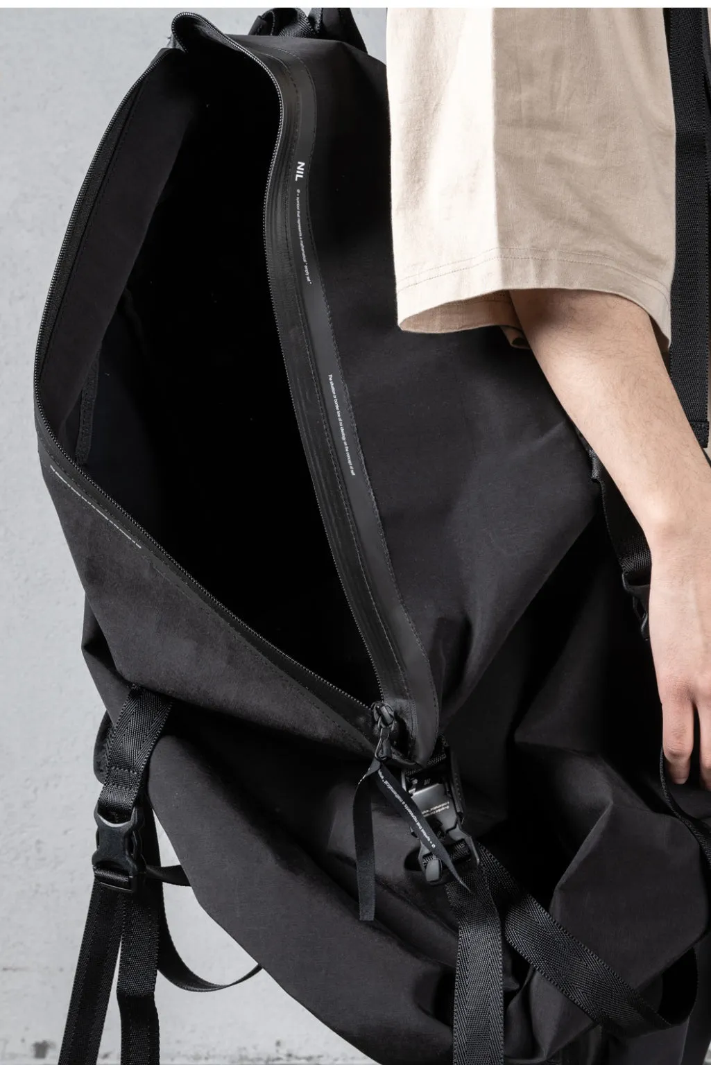 NILøS Magnetic Folding Backpack