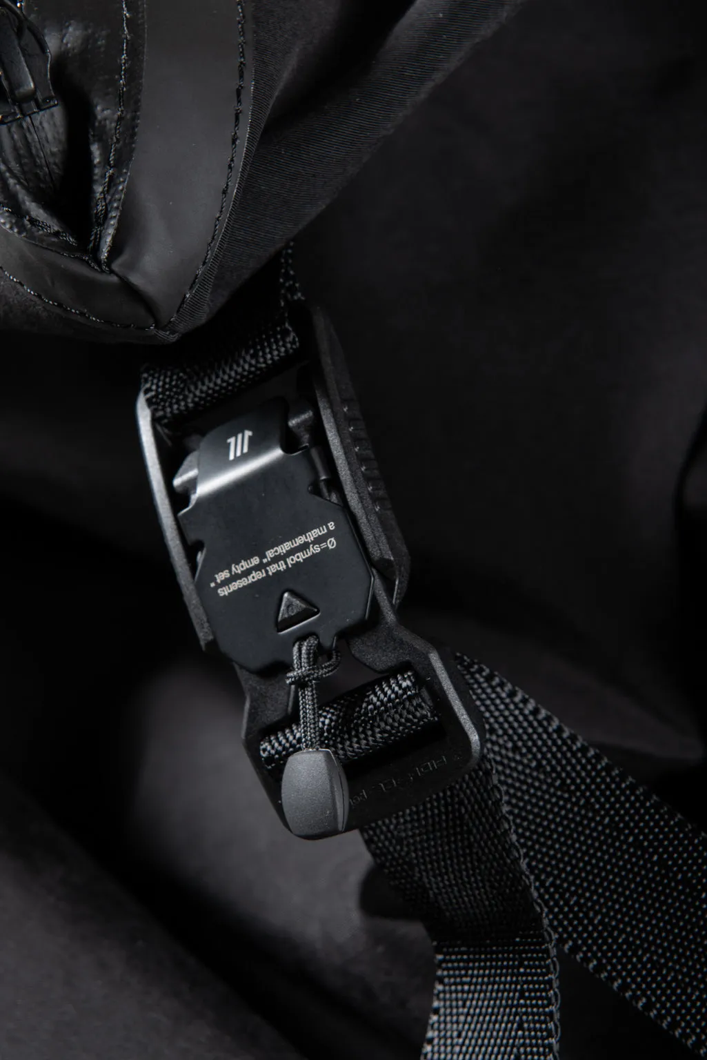 NILøS Magnetic Folding Backpack