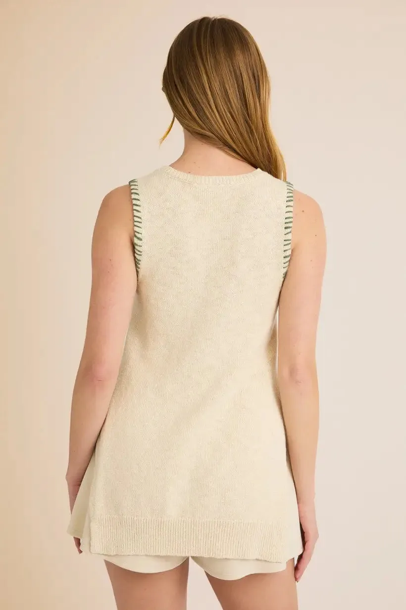 ROUND NECK SLEEVELESS SIDE OPEN STITCH DETAIL KNIT TOP