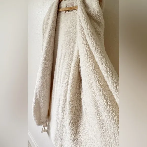 Saturday/Sunday Anthropologie Himalayan Soft Shearling Cozy Hooded Robe