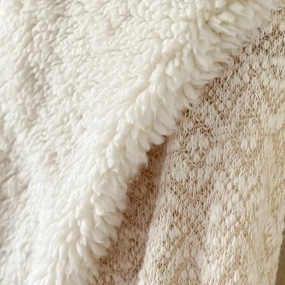 Saturday/Sunday Anthropologie Himalayan Soft Shearling Cozy Hooded Robe