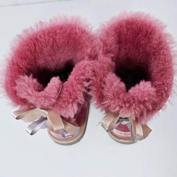 UGG BAILEY BOW II PINK SUEDE SHEEPSKIN WINTER YOUTH 6 BOOTS