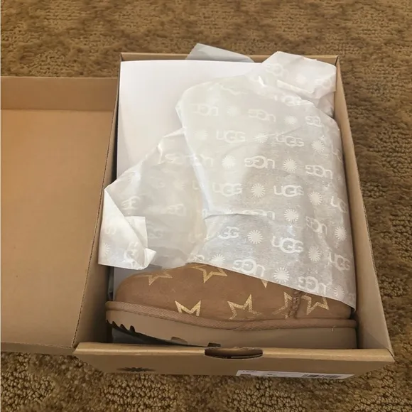 Ugg kids classic ll iridescent star boot