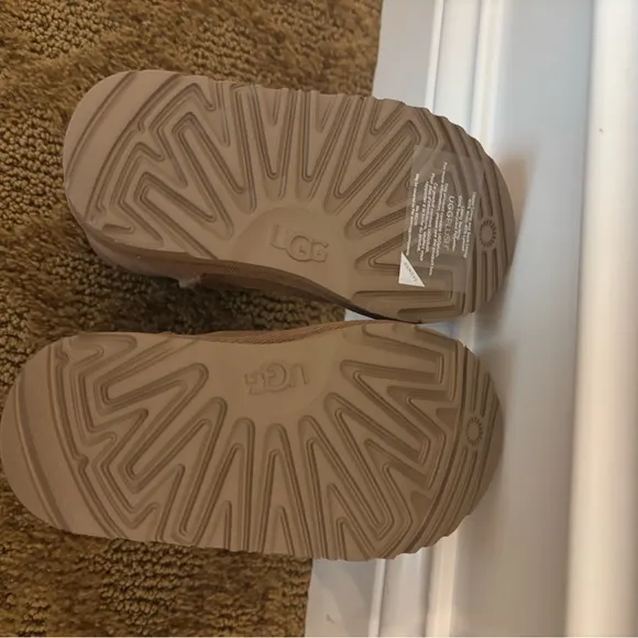 Ugg kids classic ll iridescent star boot