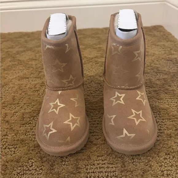 Ugg kids classic ll iridescent star boot