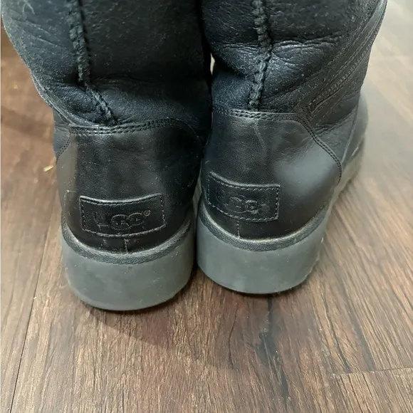 UGG Lorna Geuine Shearling Lined Wedge Boot