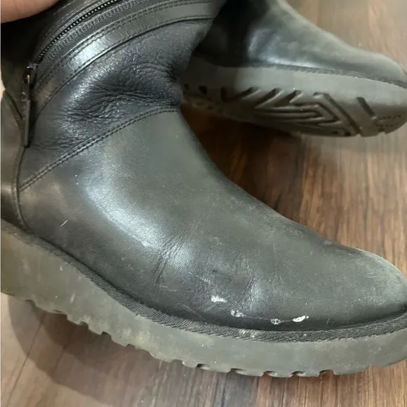 UGG Lorna Geuine Shearling Lined Wedge Boot