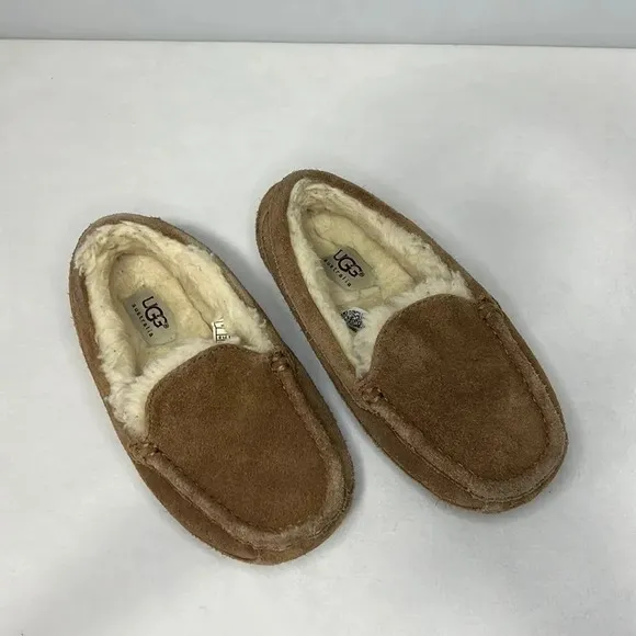 UGG Australia Kids Ascot in Chestnut Genuine Suede, Sheep Wool Slipper Size 2