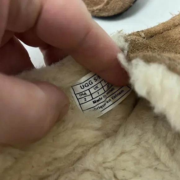 UGG Australia Kids Ascot in Chestnut Genuine Suede, Sheep Wool Slipper Size 2